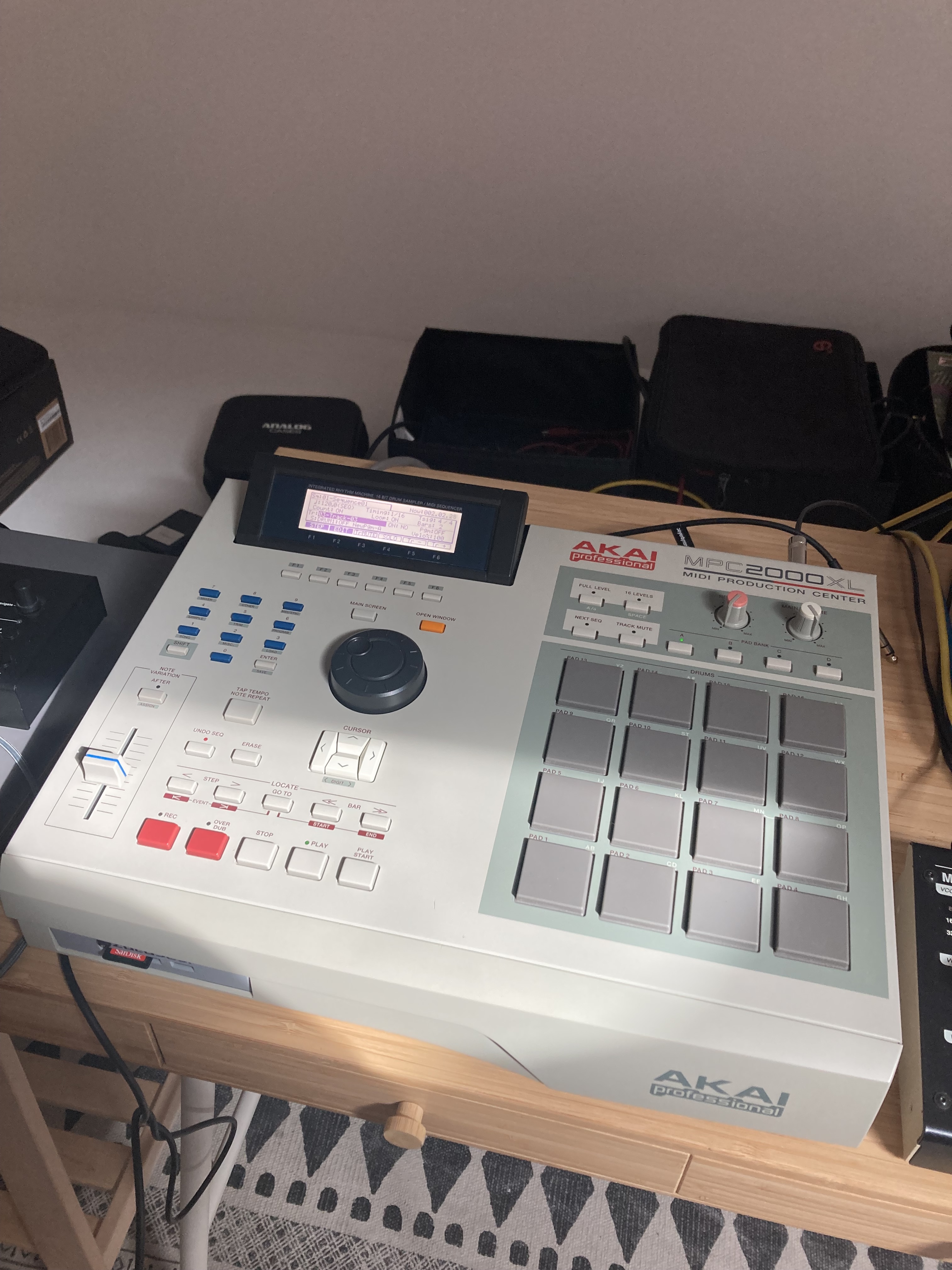 Akai MPC 2000XL