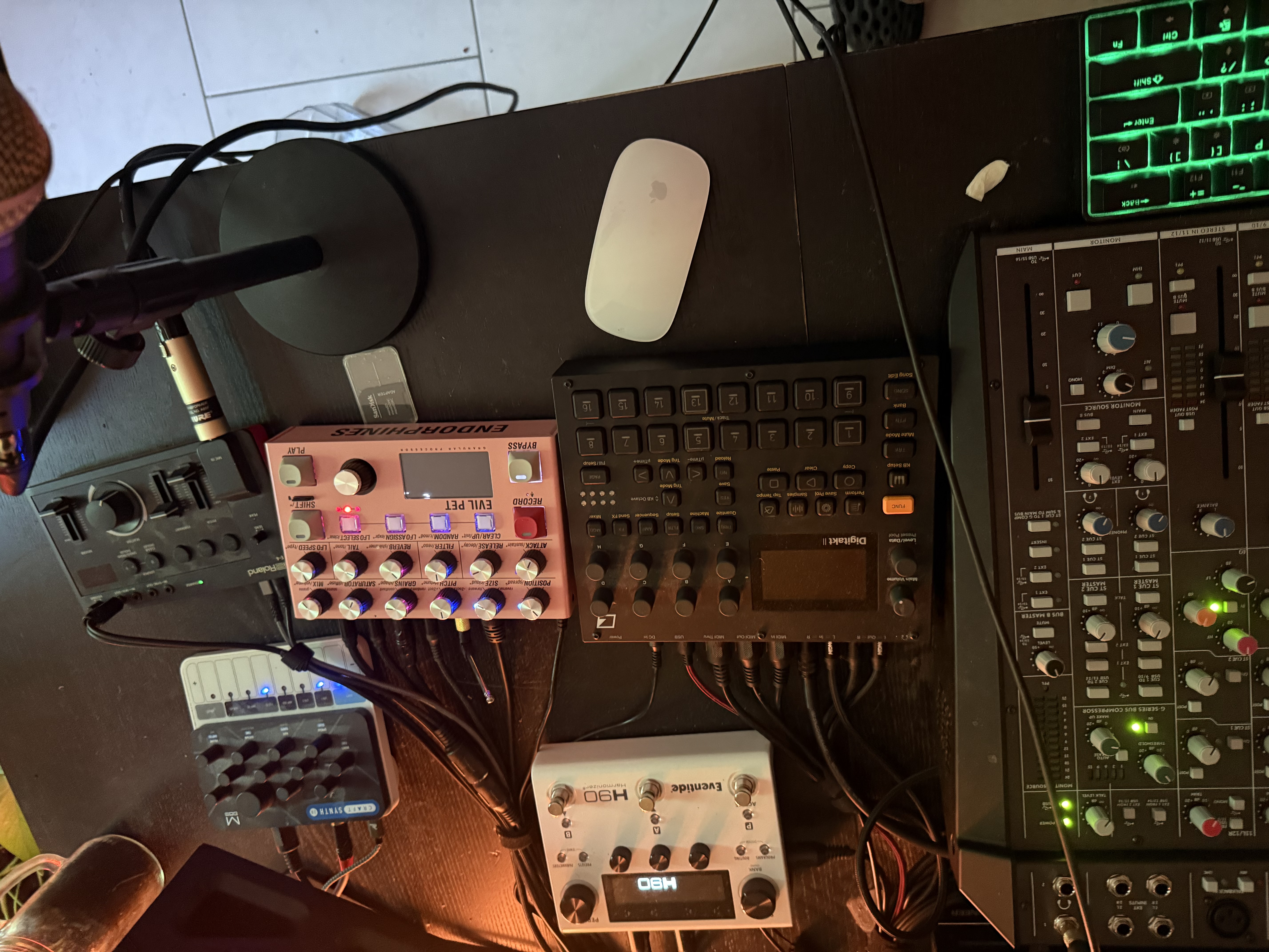 Titino sequencer and synth equipment detail